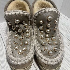 MOU Eskimo Sneakers pearl beaded size 39-8.5 like new rare